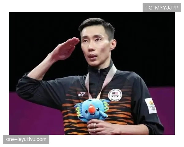 李宗伟训练的时候,连喝水都能讲究成仪式感,不像我们抢快餐一样尴尬笑着喝完了啊 李宗伟训练的时候,连喝水都能讲究成仪式感,不像我们抢快餐一样尴尬笑着喝完了啊